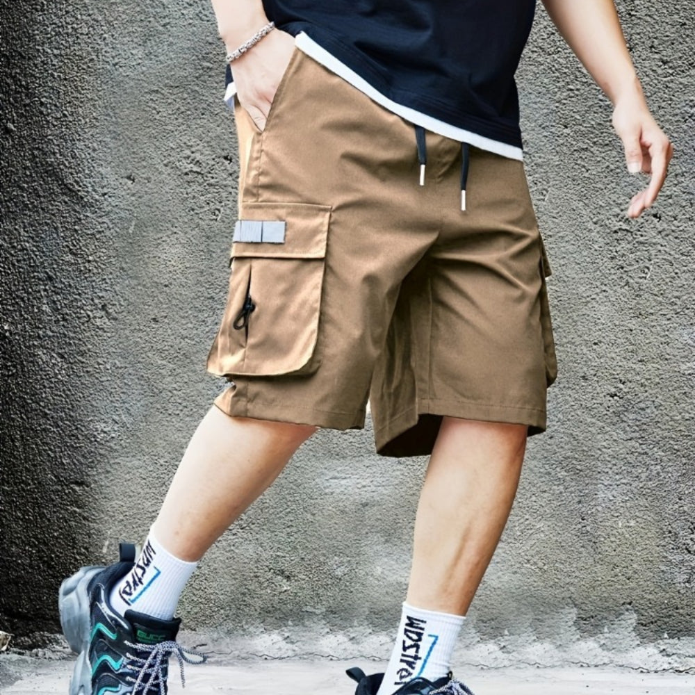 Breathable and fashionable men's cargo shorts for all seasons