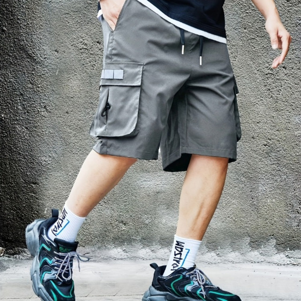 Breathable and fashionable men's cargo shorts for all seasons