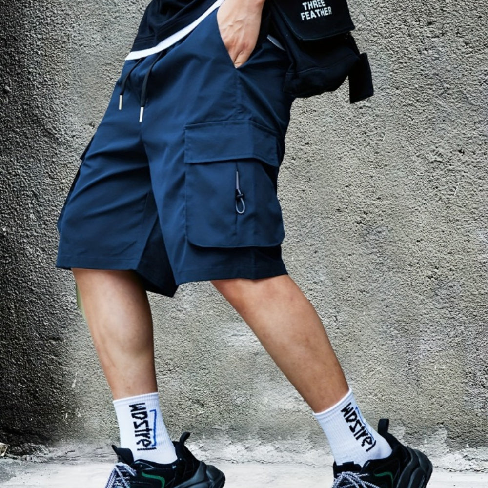 Breathable and fashionable men's cargo shorts for all seasons